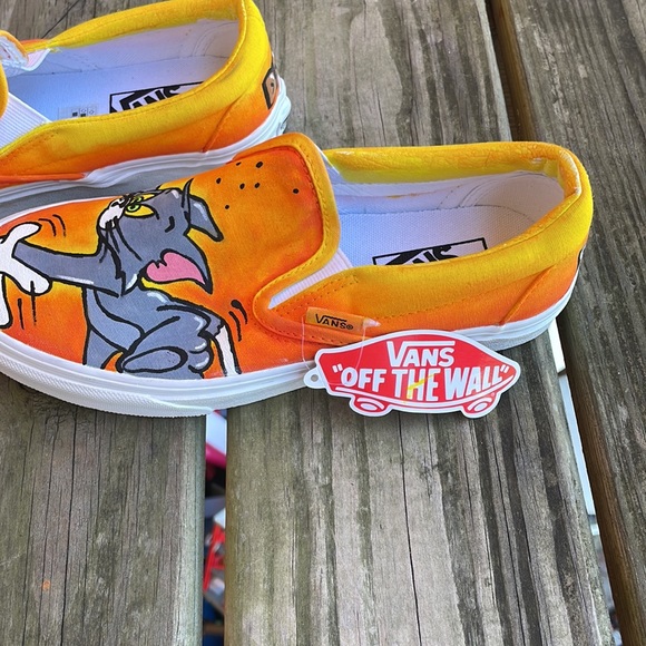 VANS CUSTOM *TOM AND JERRY*  NEW  SIZE 7(WORDING ON BACK OF EACH SHOE) - Picture 4 of 7